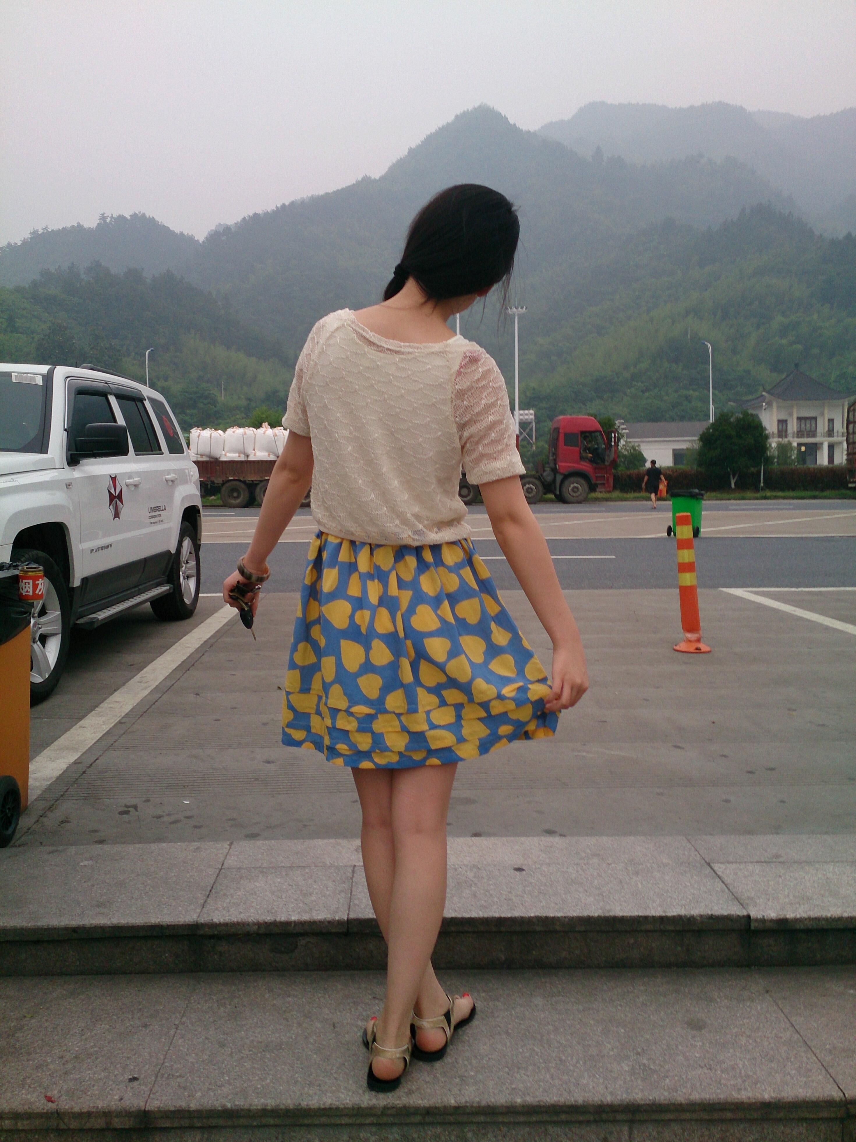 19岁小女友，先爬山后打炮，腿都软了 My 19yearold girlfrie