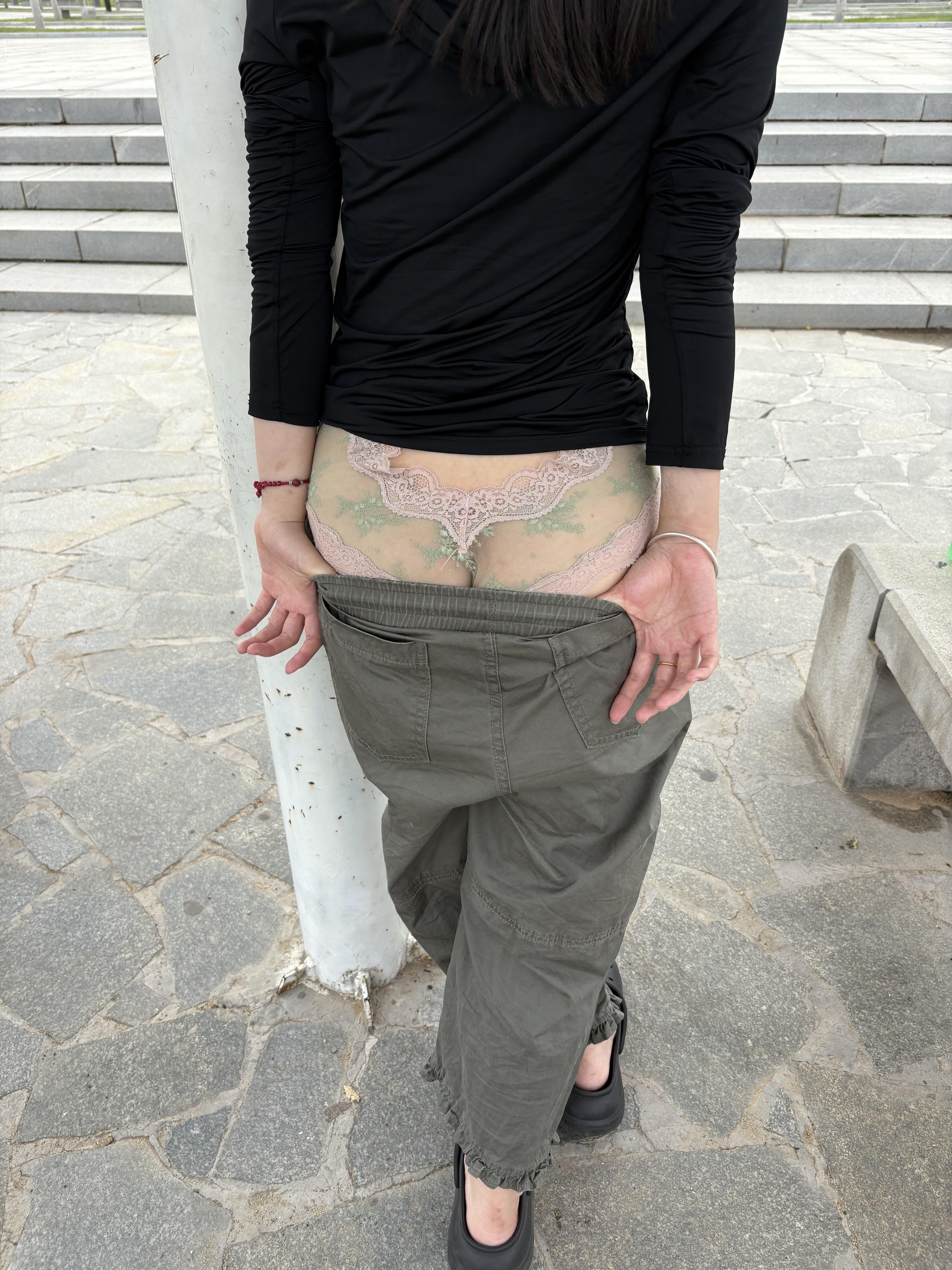 有点皱纹，但骨子里还是个风骚人妻 A little wrinkled, but