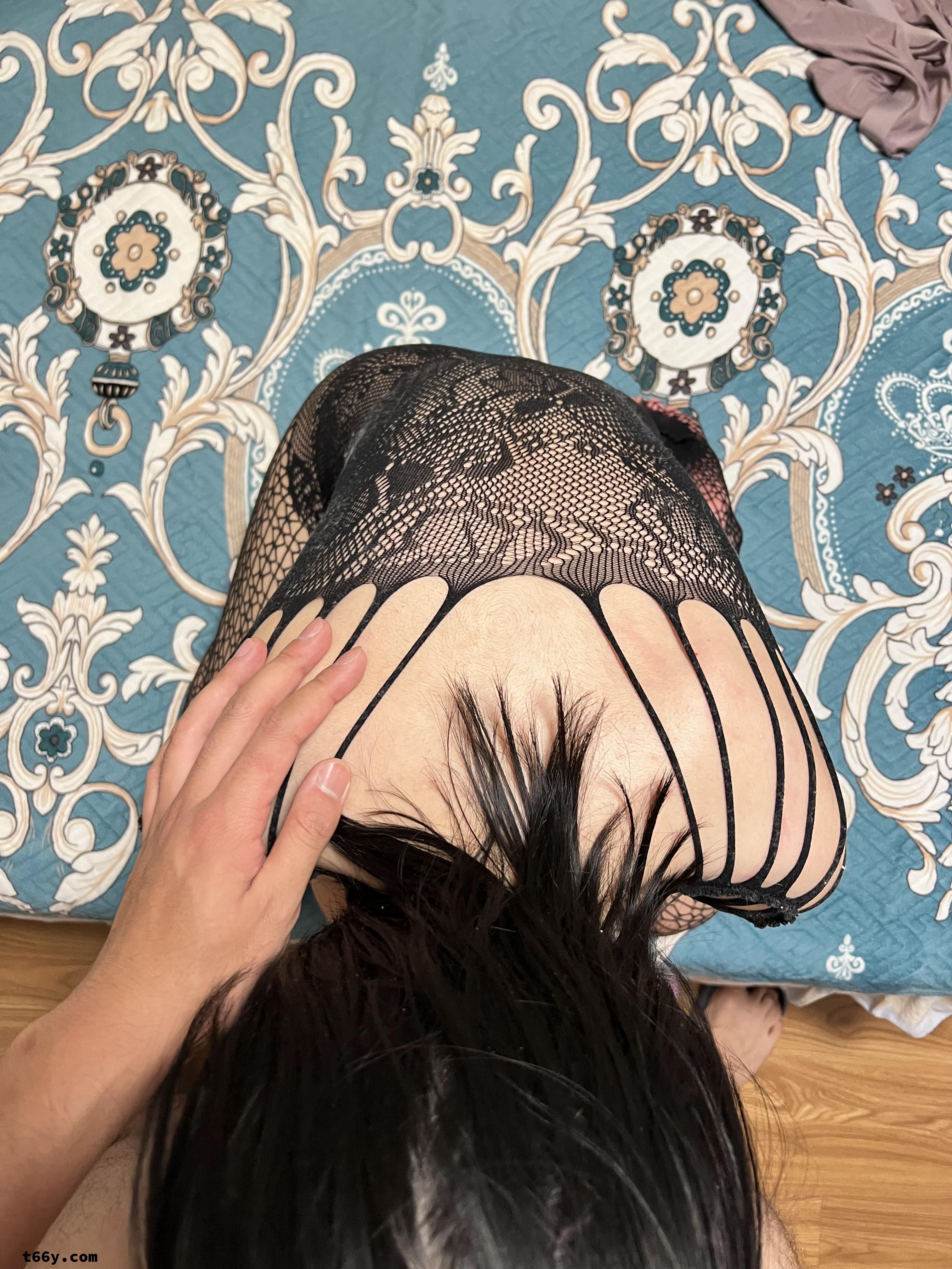 老婆渔网袜太诱人，骚逼都干翻了 My wife&rsquo;s fishnet stocki