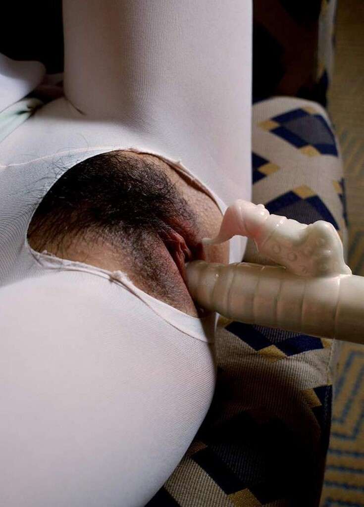 白色紧身衣少妇私密时刻的诱惑与快感 The temptation and pleasure of the private moment of the young woman in the white tights