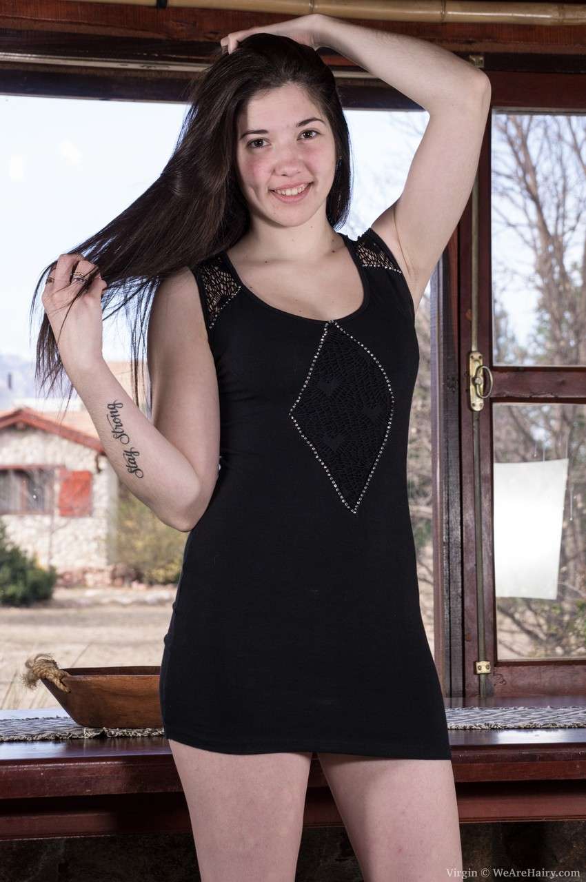 Brunette amateur Virgin shows Brunette amateur Virgin shows