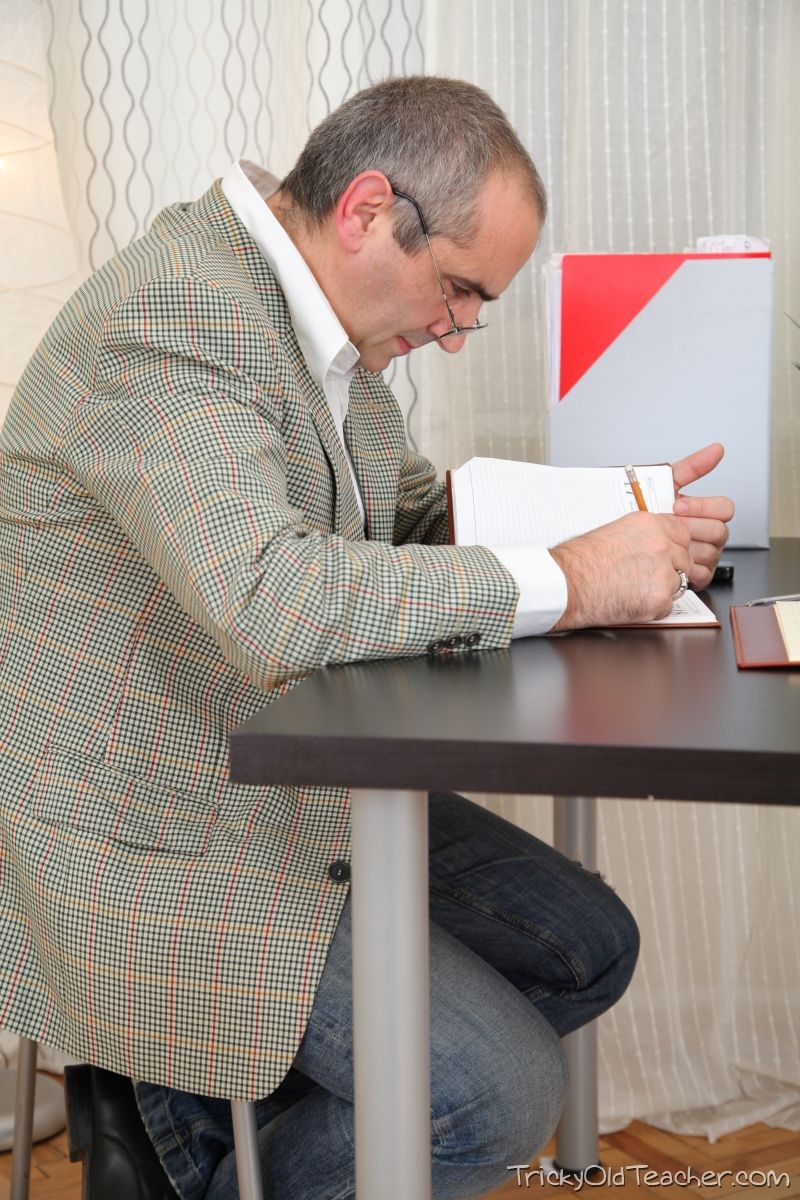 Teens Leyla & Kristy lose the Teens Leyla & Kristy lose the