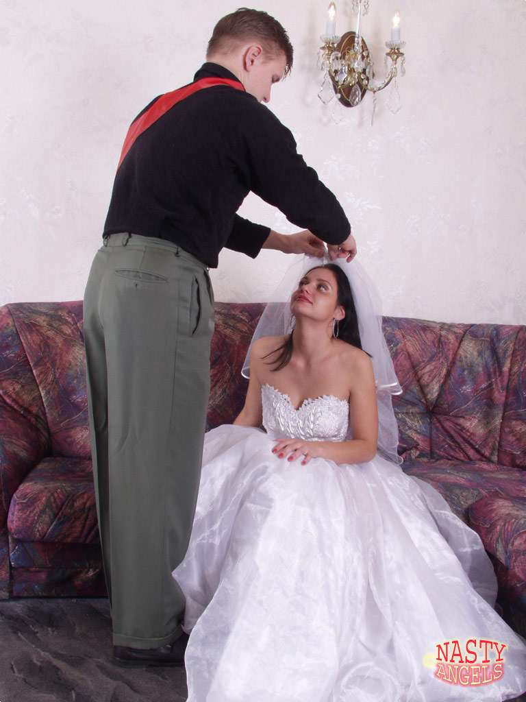 Lusty bride Lidia gets orally Lusty bride Lidia gets orally