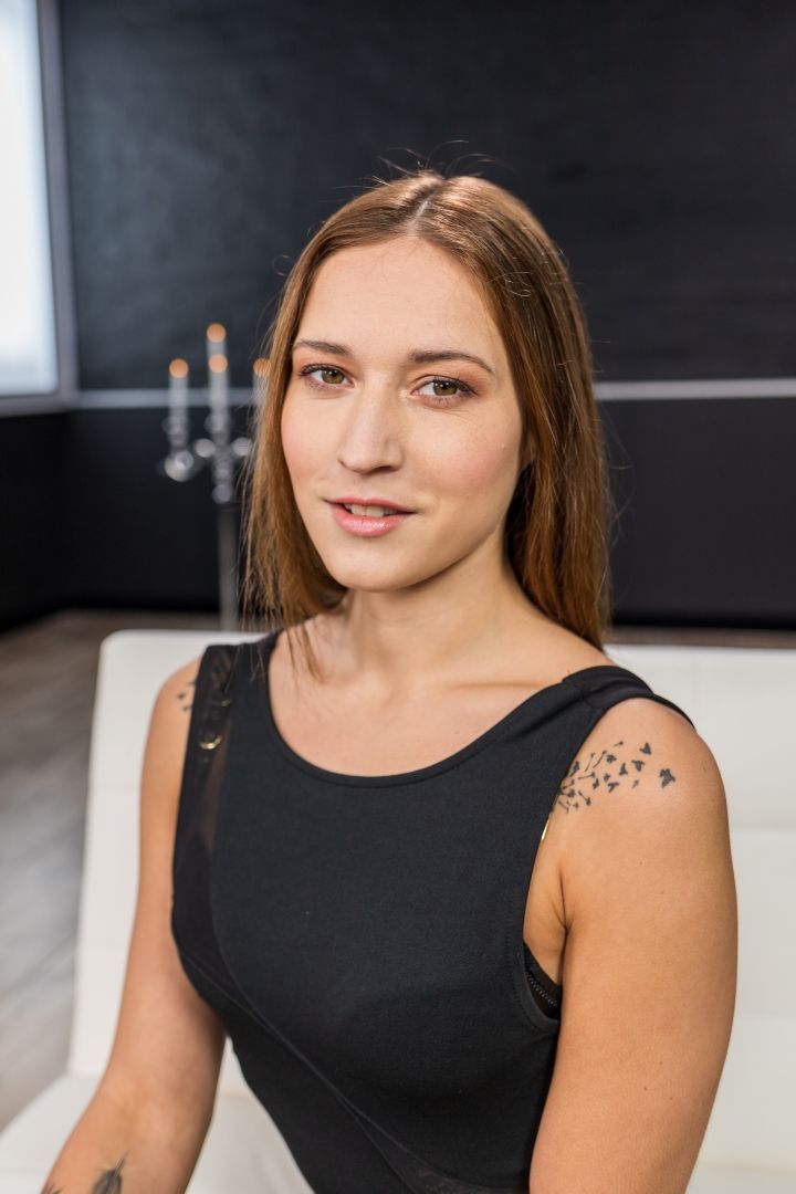 Cute babe Mina K shows her ni Cute babe Mina K shows her ni