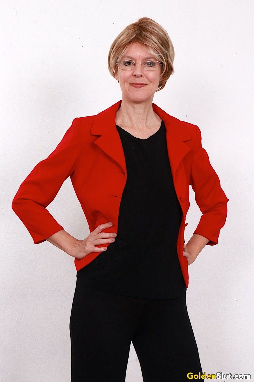 Horny granny Jamie Foster str Horny granny Jamie Foster str