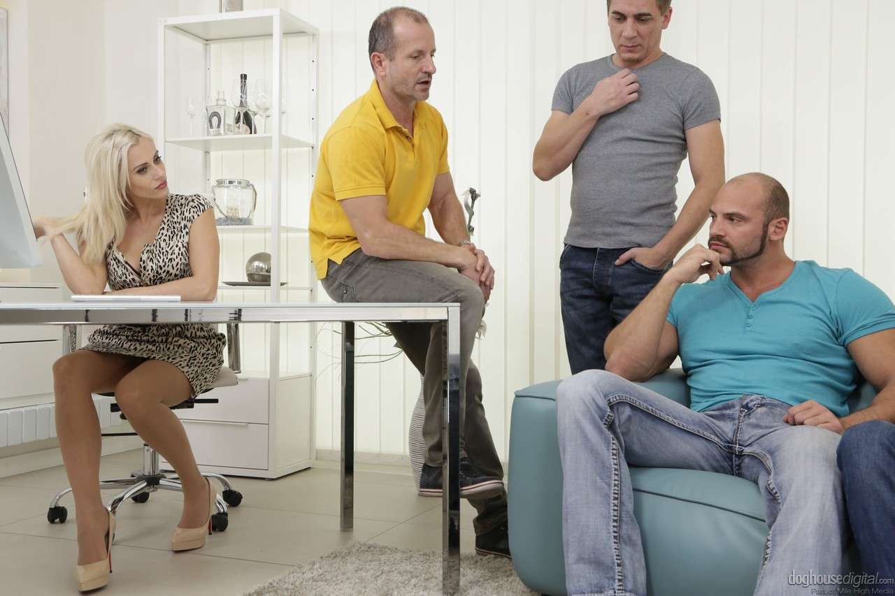 欧美性爱 Brittany Bardot European and American Sex Brittany Bardot