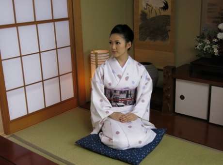 情色日本美女渡边由依被黑人男子口交和操弄 Erotic Japanese beauty Yui Watanabe is blowjob and fucked by black man