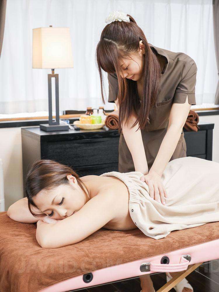 JAV Japanese girls have lesbian sex during the course of an oily massage JAV Japanese girls have lesbian sex during the course of an oily massage