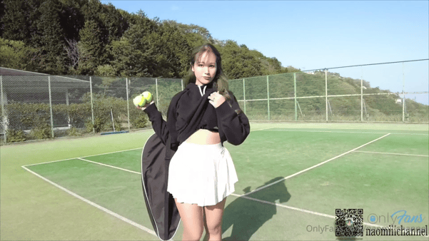 精彩动态图  极品樱花妹 naomiiichannel 打完网球在更衣室被舔屄狠