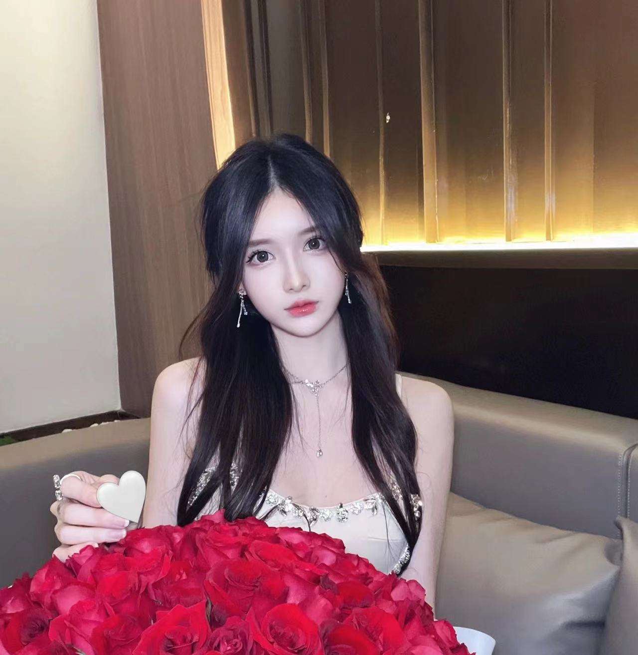 外表清纯的小妹妹身材是真的好，童颜巨乳 The little girl who looks innocent has a really good figure, with a childlike face and big breasts