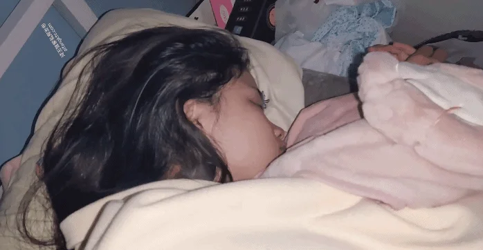 各种姿势爆插亲侄女的小嫩鲍（动图） Penetrating my niece's pussy in various positions (animated pictures)