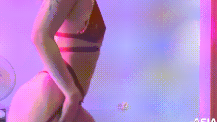 穿着情趣内衣跳着艳舞勾引你 太骚了（动图） Wearing sexy lingerie and dancing to seduce you, so sexy (animated picture)