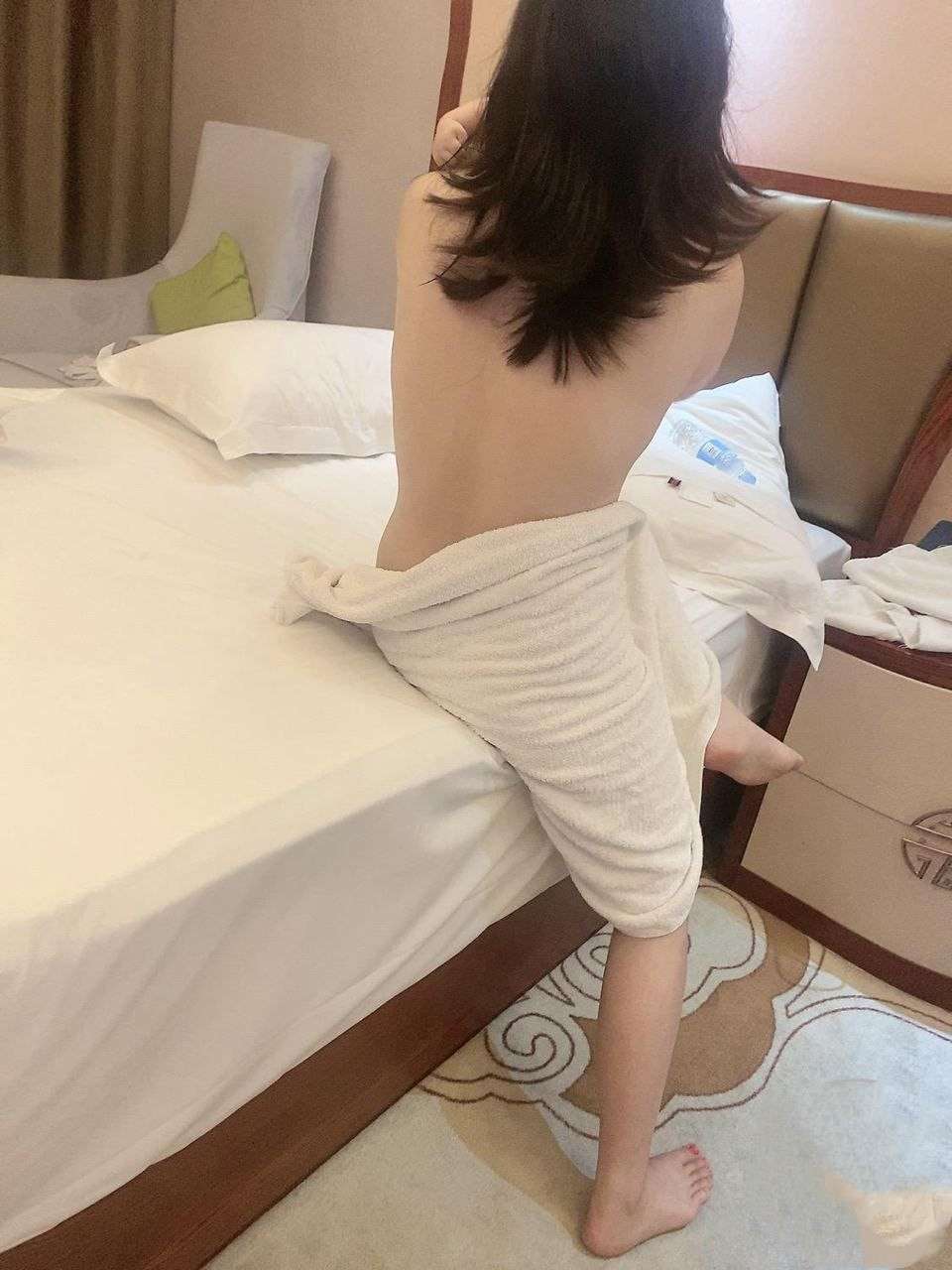 嫂子说原来操菊花比前面还舒服 My sisterinlaw said it turned out that fucking her anus was more comfortable than before.