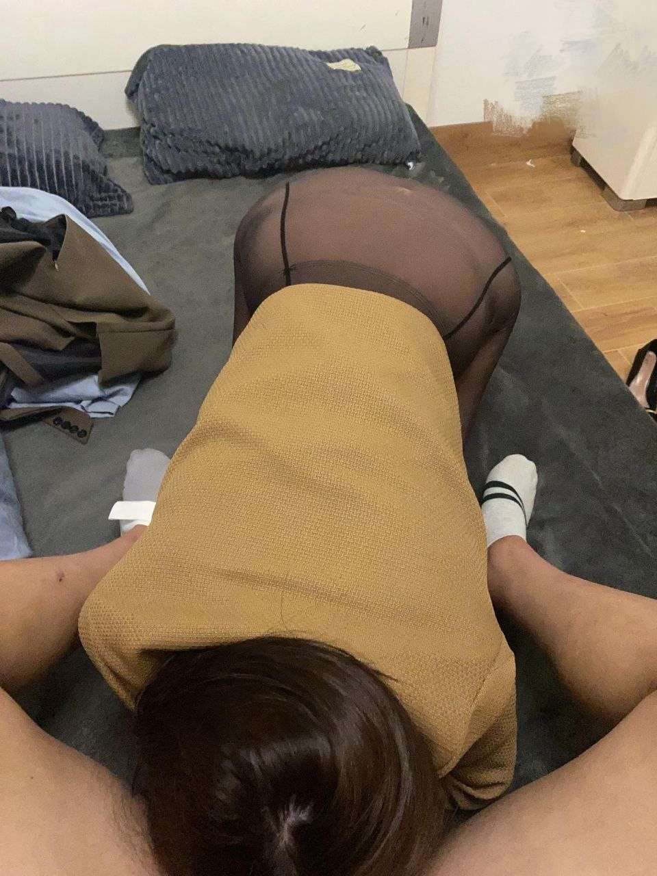 内射丰腴的少妇嫂子差点被老妈撞见 Creampie for plump young woman and sisterinlaw, almost caught by her mother