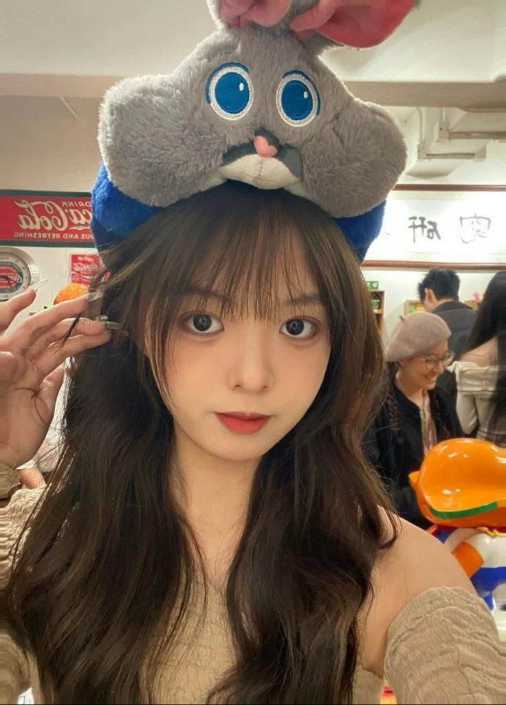 清纯颜值高的大学校花，被金主爸爸肆意玩弄 The pure and goodlooking university belle is played wantonly by the sponsor's father