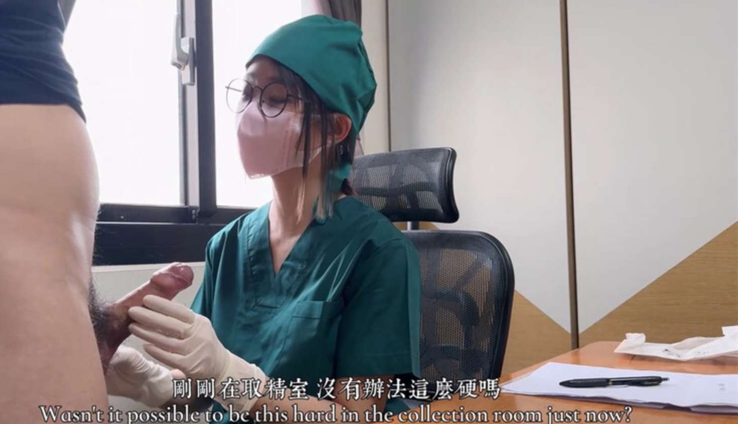 大学外文系女神 女医生无私奉献蜜穴采精 The goddess of the university's foreign language department and the female doctor selflessly dedicate themselves to collecting semen from their vaginas