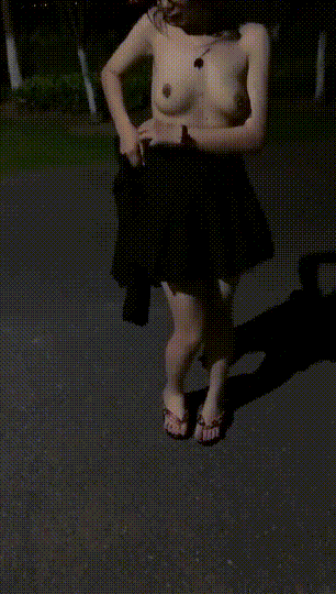 在校眼镜学生妹外纯内骚 A girl with glasses at school is a pure naughty girl