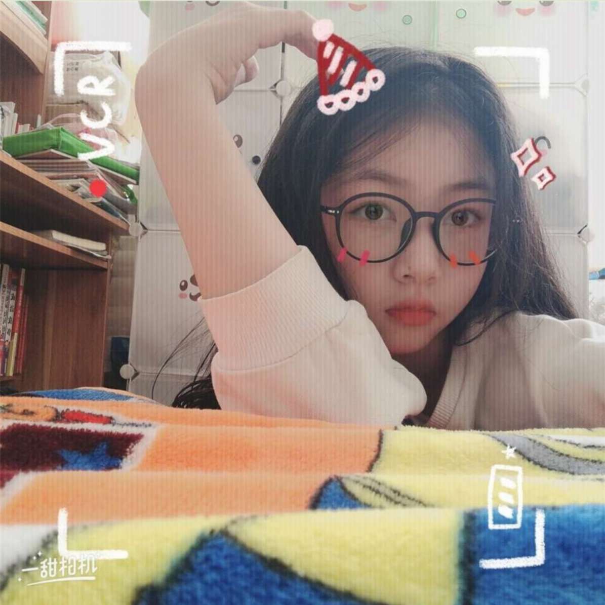 表妹说手机运行慢让我帮清理一下,发现好多私密视频 My cousin said that her phone was running slow and asked me to clean it up. She found a lot of private videos.