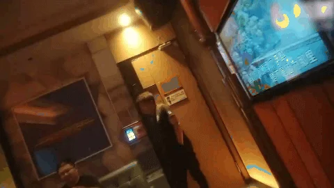 3对夫妇KTV包厢现场脱下裤子口爆，3对3共同开火疯狂操逼 3 couples