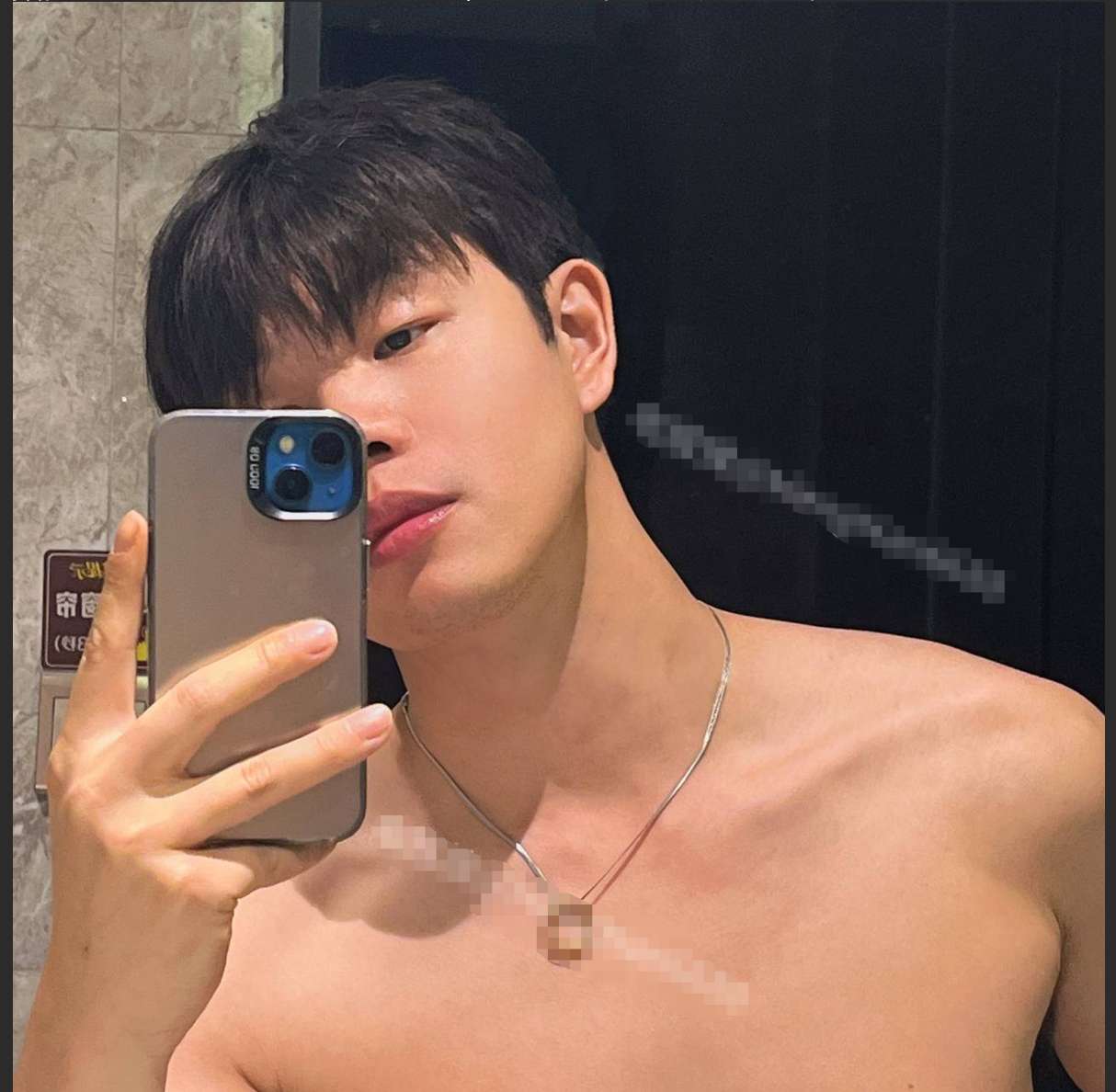 痞帅体育生粗口调教反差小骚货 炮友不计其数 有老师有学姐有护士 The hand