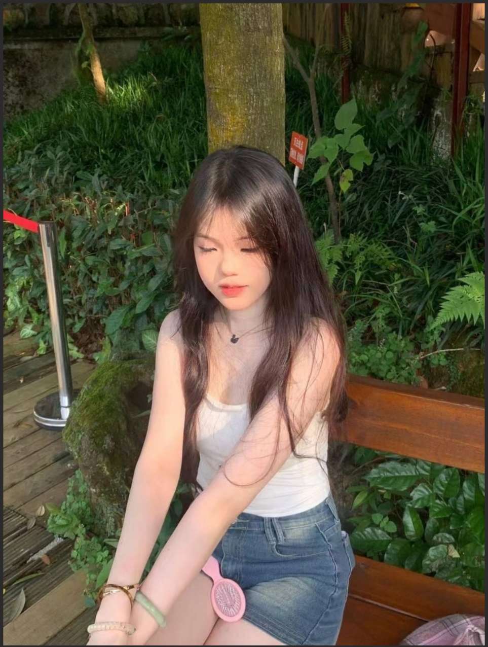 与炮友酒店开钟点房视频泄密 丝袜美腿骚穴一览无余 The video of having an hourly room with my sex friend in a hotel was leaked, showing her beautiful legs and pussy in stockings at a glance