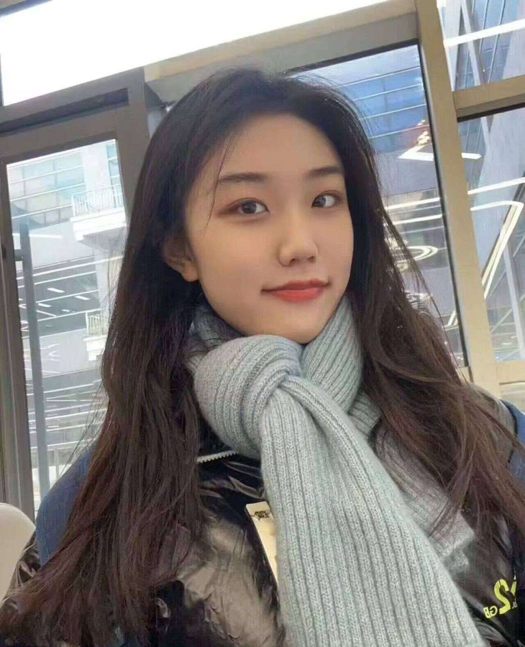 滴蜡吃精无所不能 女上位抽插淫叫风骚十足 Dripping wax and sucking semen, she can do anything. The woman on top is fucked and fucked, making her very coquettish.