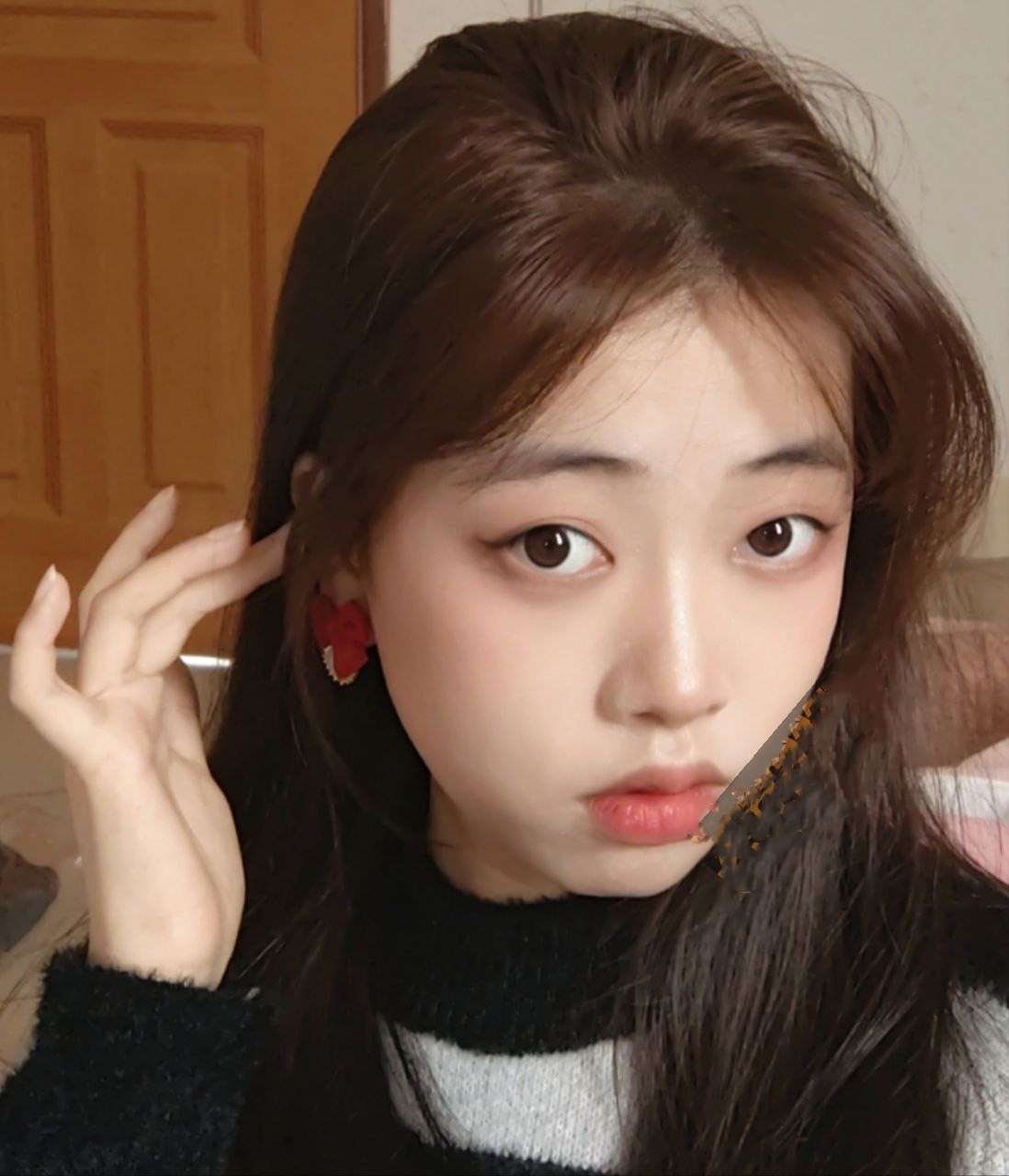 重庆清纯学生妹与男友出租房内做爱 A pure student girl from Chongqing has sex with her boyfriend in a rented room