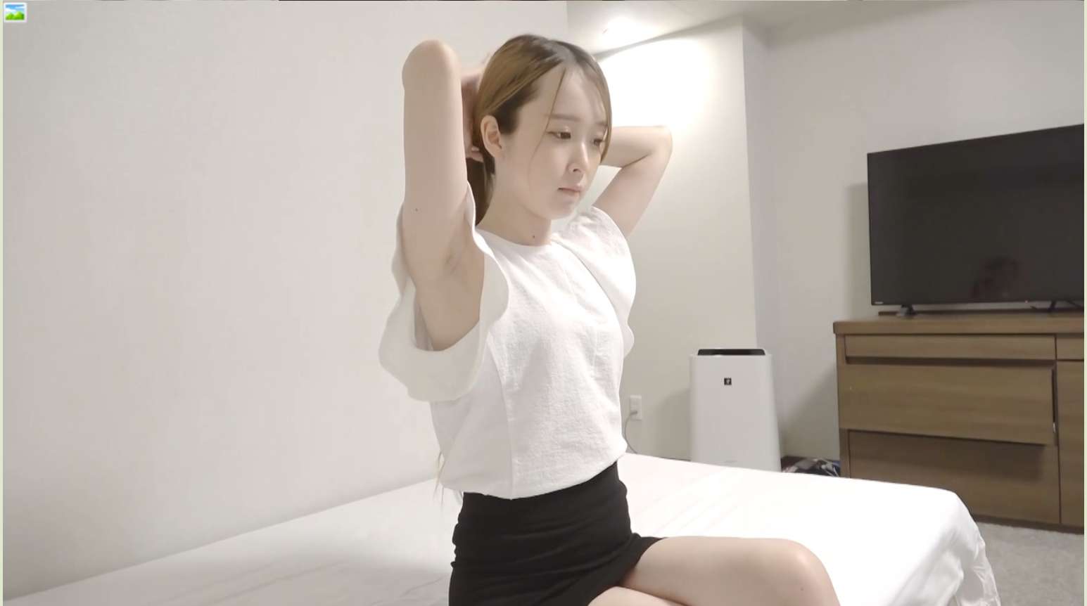 清纯邻家妹 高颜白肤小姐姐上门按摩服务 加钱全套中出内射 Innocent girl next door, beautiful and fairskinned girl comes to your home for massage service. For extra money, you can get a full set of creampie and creampie.