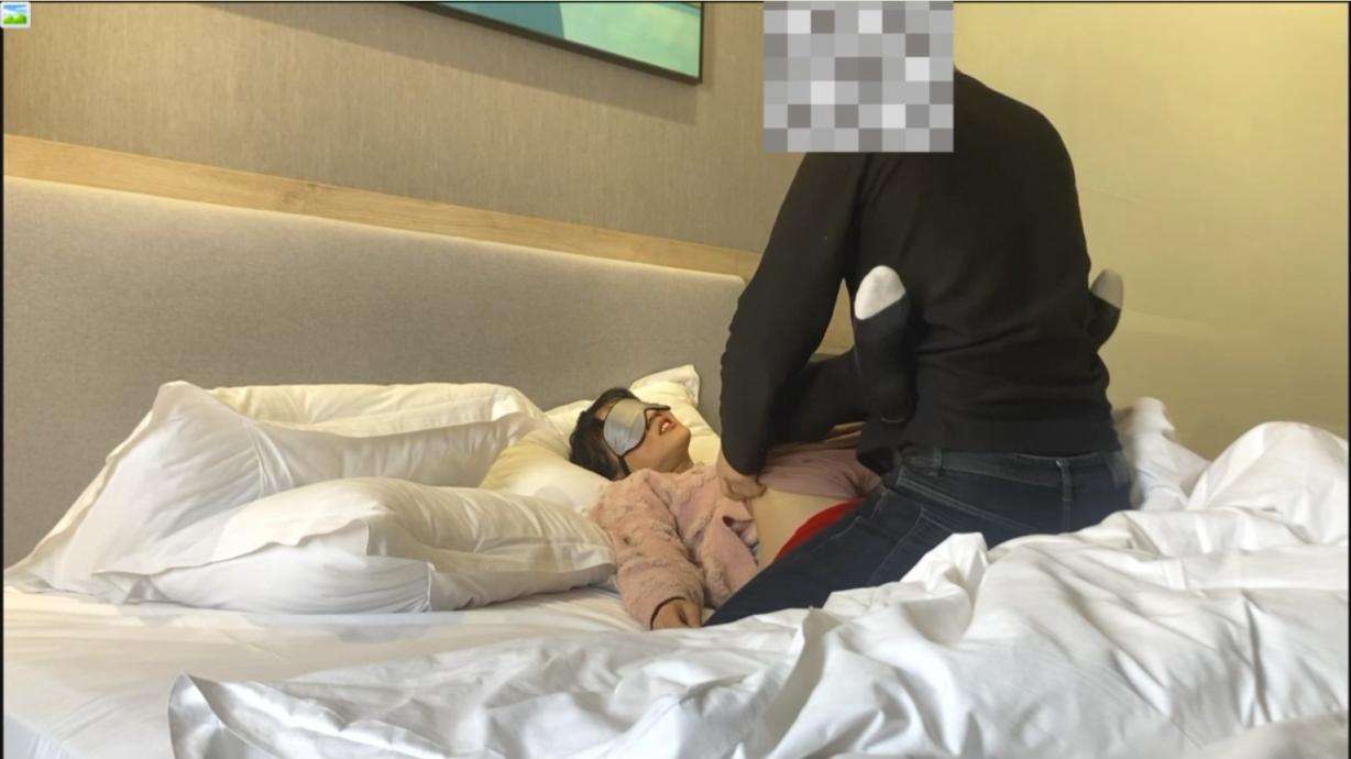 闷骚护士长从科室偷跑出来约炮，骚母狗女上位自己动把我惊到了 The slutty head nurse sneaked out from the department and had sex with her, and the slutty bitch got on top and moved on her own, which shocked me