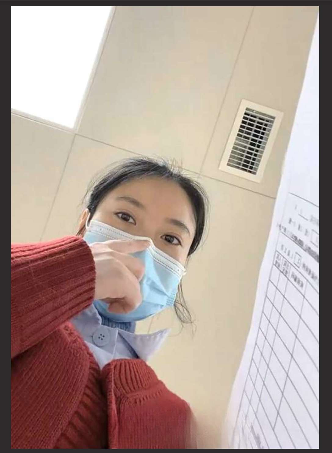 人前天使 人后福利姬 在病房宿舍羞羞直播 Angel before the person, welfare girl behind the person, shy live broadcast in the ward dormitory