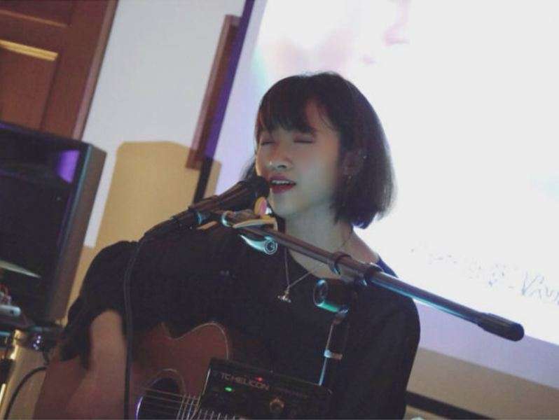 小清吧驻唱 小妹 分手后前任求和不成 将以往自拍私密视频 曝光 The girl who is a resident singer at Xiaoqing Bar exposed her past selfies and private videos after her ex failed to reconcile after the breakup.