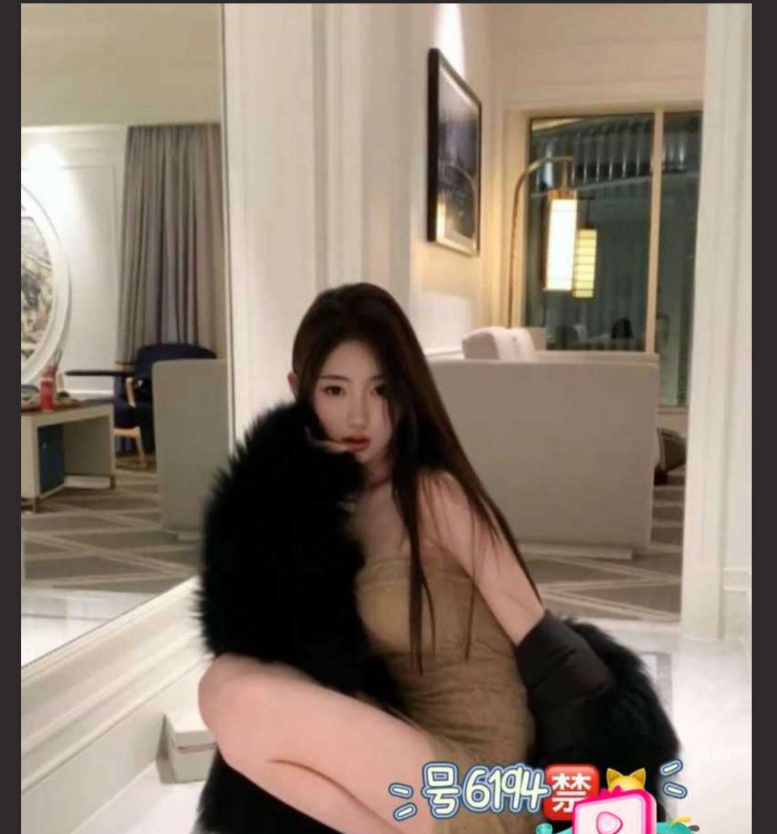 奔驰哥1000块钱破处18岁萝莉学生妹 MercedesBenz brother lost his virginity to an 18yearold loli student girl for 1,000 yuan