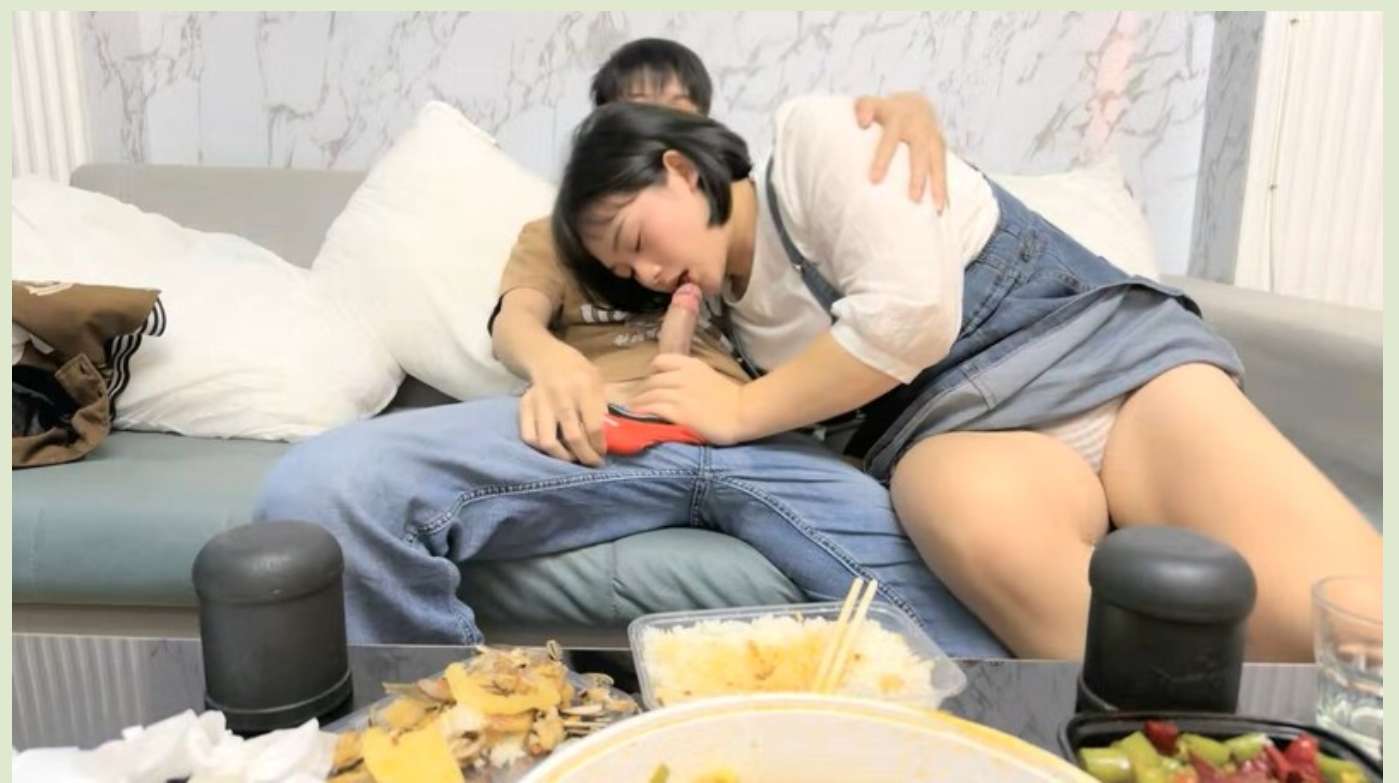 灌了啤酒 多次被操尿 床单湿透 I drank beer and was fucked and peed many times. The sheets were soaked.