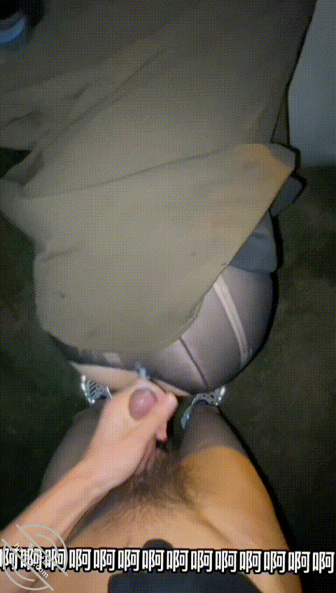 海边沙滩手撕黑丝爆操表妹 竟然给操喷了 I ripped off my black stockings and fucked my cousin on the beach, and she actually got squirted.