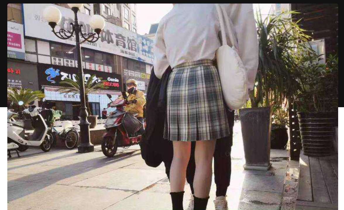 和男友异地恋，小骚货即可难耐到处约炮，被炮友出卖 A longdistance relationship with her boyfriend, the little slut can't stand it and betrayed by her fools