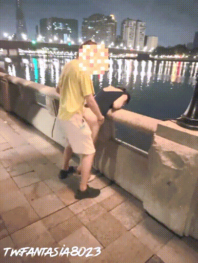 白虎嫩鲍各种啪啪内射，深夜上天台，水手服偸偸造爱 White tiger tender abalone cums all kinds of sex, go to the rooftop late at night, sailor service to create love