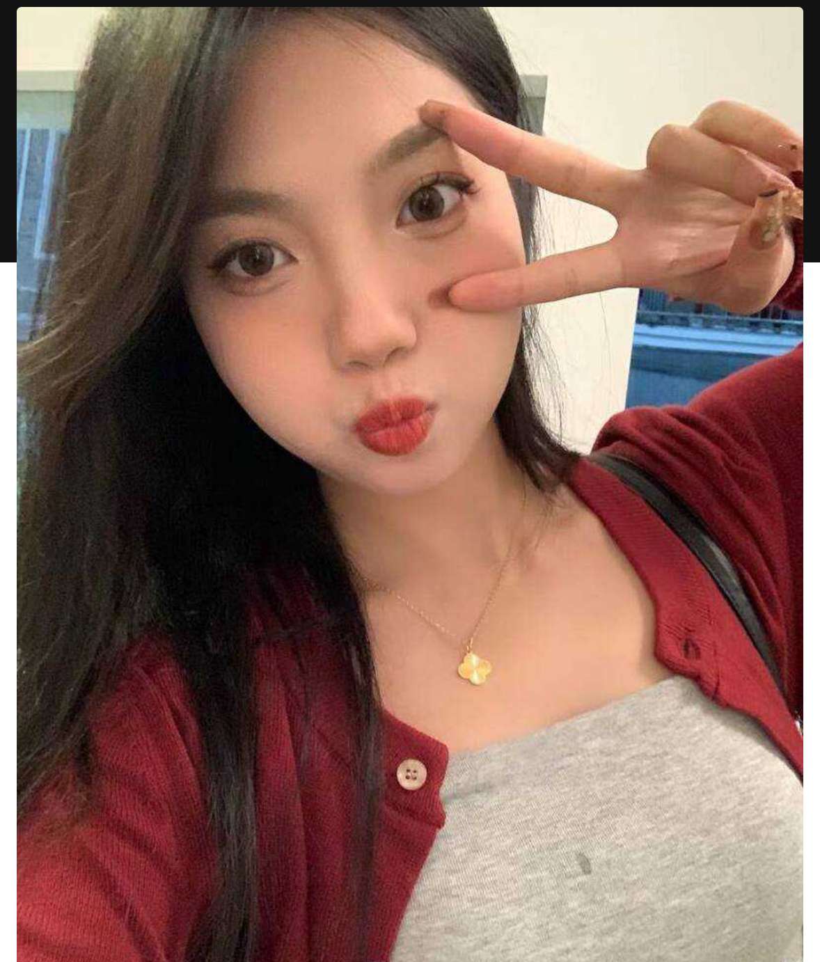 大三学姐 奶子又白又大，撕开黑丝各种玩 Senior senior, her breasts are white and big, she tear her black silk and plays with them all