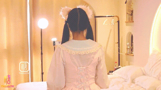 可爱萌妹被主人爸爸插的一直叫，小嫩穴简直不要太舒服 The cute and c