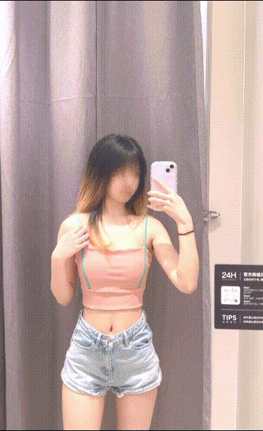 逆天身材小姐姐半脱衣服被压在身下交合，抓着头发疯狂打桩 A young lady