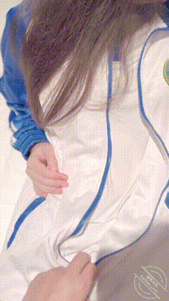 去学校猛操白虎女儿 用手把女儿扣到喷精 抱起爆操 Go to school to