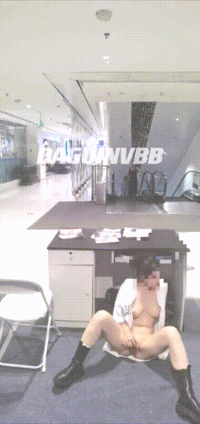 性感蜜桃臀骚婊人妻 在阴蒂蹭着都潮喷了尿了好多