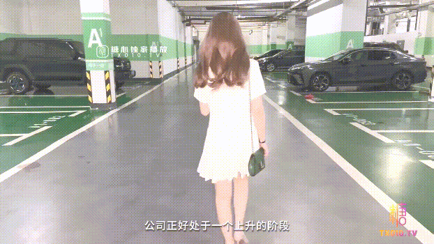 精液爆射性感小嘴，优雅御姐被操得淫相毕露 The semen burst int