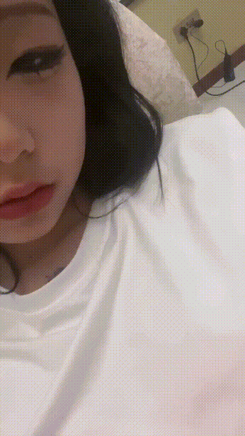 身体很敏感 动了几下就出白浆了 攻速拉满让小妹妹体验极致的快乐 The body