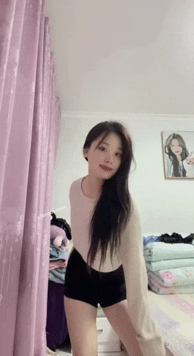 姐姐跪在地上帮我口交、乳交、深喉爆射到她高潮止 My sister knelt