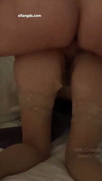 脸穴同框自慰，长得是性感蝴蝶逼 Masturbating in the same