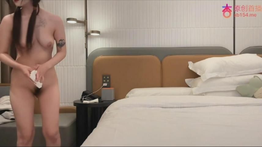 约了东北妹子，后入撞击很有感觉，奶子非常软晃得就想用力抓 I had an ap