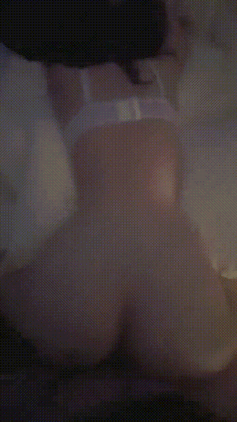 风情万种的小姐姐翘起小屁屁迎接大肉棒进入 The charming young