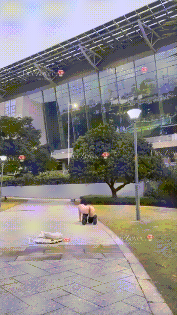 被大鸡巴主人后入 叫声诱人！纯欲白丝长筒袜 清纯淫靡并存 Being penet