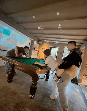 红边黑丝高跟3P诱惑 露营帐篷陌生人3P操 Threesome sex with