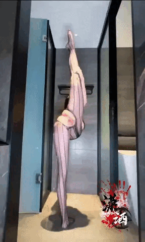 非常具有现实主义的顶级调教大片，平日高冷傲娇校园女神 A very realis